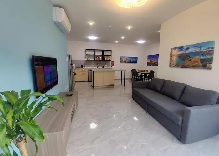 Deggies Apartments - Spacious, Modern Apartment!