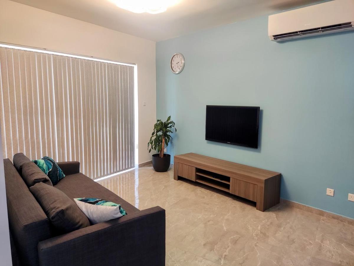Deggies - Spacious, Modern Apartment!