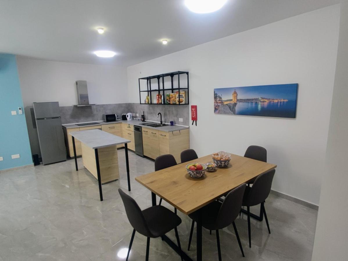 Deggies - Spacious, Modern Apartment! *