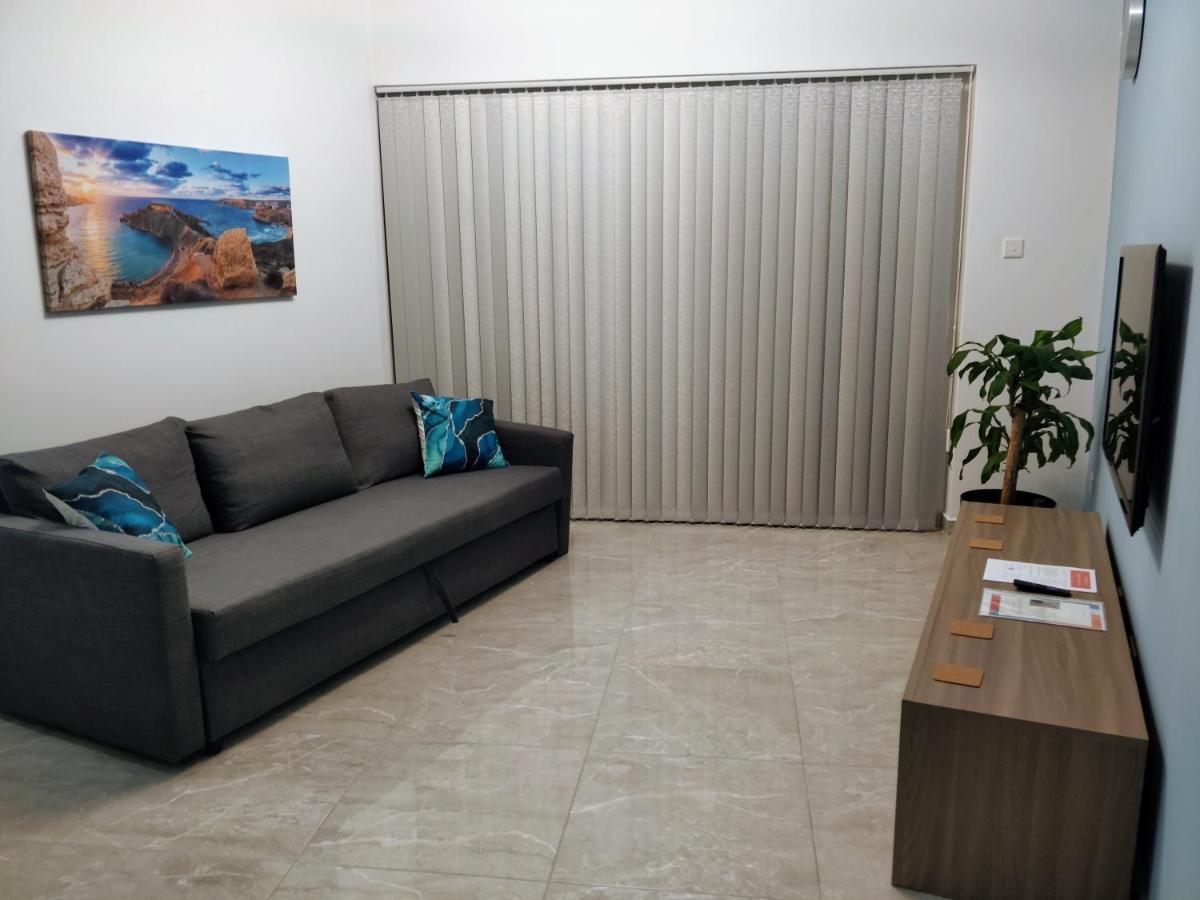 Deggies - Spacious, Modern Apartment! Нашшар